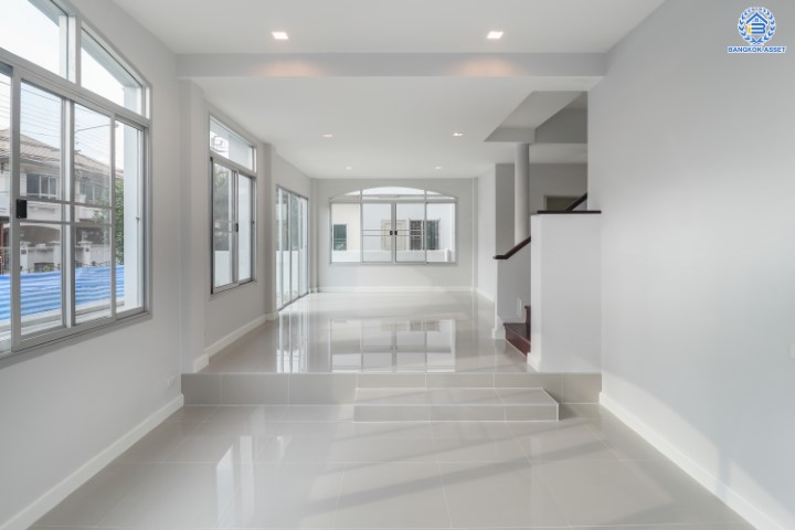 บ้านมือสองตกแต่งใหม่ ม.ศุภาลัยพาร์ควิลล์ พหลโยธิน-รามอินทรา หลังมุม! เนื้อที่เยอะ 67.8 ตร.ว. พื้นที่ใช้สอยกว้างขวางถึง 226.2 ตร.ม. ฟังชัน 3 ห้องนอน 4 ห้องน้ำ 1 ห้องแม่บ้าน 2 ที่จอดรถ บนทำเลศักยภาพ 9 นาทีถึงรถไฟฟ้าสายสีเขียว "สถานีพหลโยธิน 59" และทางด่วน "รามอินทรา-อาจณรงค์"